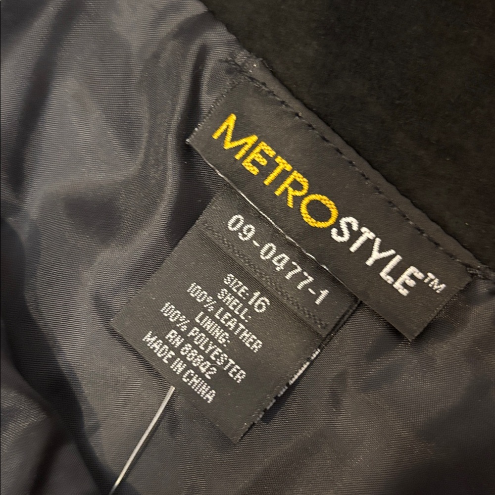 Vintage Y2K Metro Style black leather and silver snakeskin design skirt. Size 16 - Picture 3 of 17